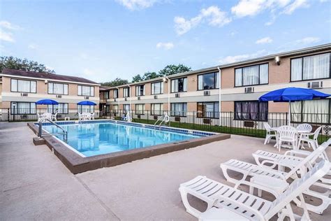 quality inn pensacola university area